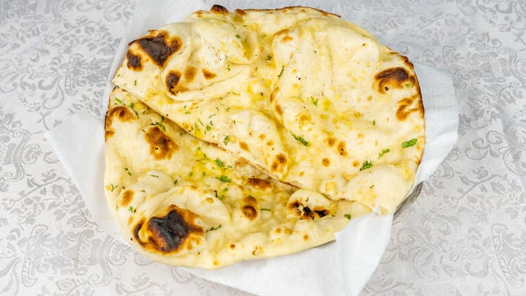 INDRENI_NAPALESE_AND_INDIAN_CUISINE_GARLIC_NAAN-min