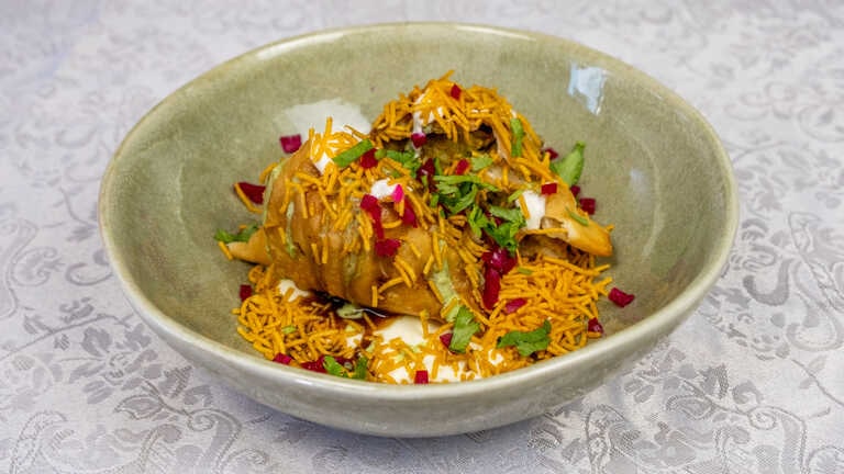 INDRENI_NAPALESE_AND_INDIAN_CUISINE_SAMOSA_CHAAT-min